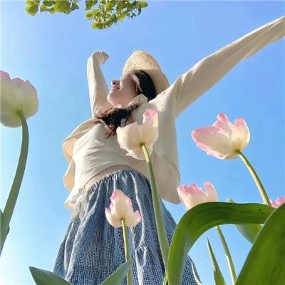 热裤荡女